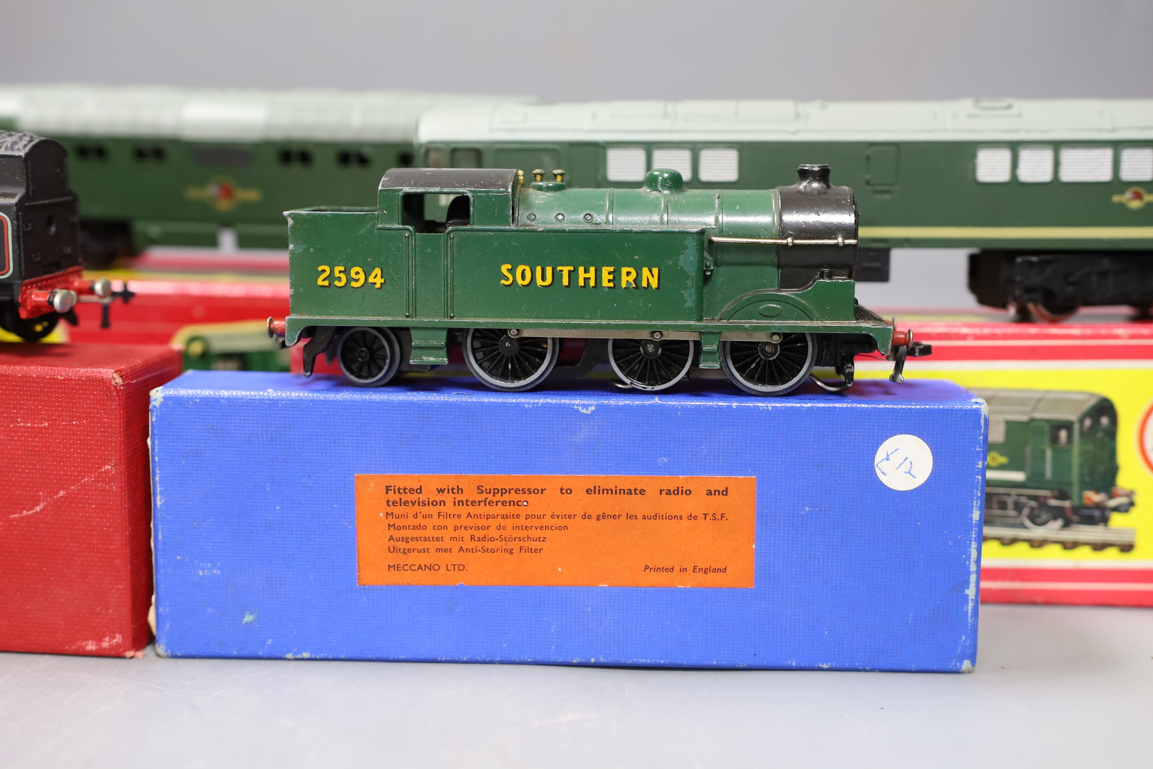 Hornby Dublo locomotives- boxed 2233 Co-Bo Diesel electric, 2232 Co-Co diesel electric, 2231 diesel electric shunting locomotive, EDL17 tank locomotive and 2218 tank locomotive, unboxed Golden Fleece with tender, Duchess